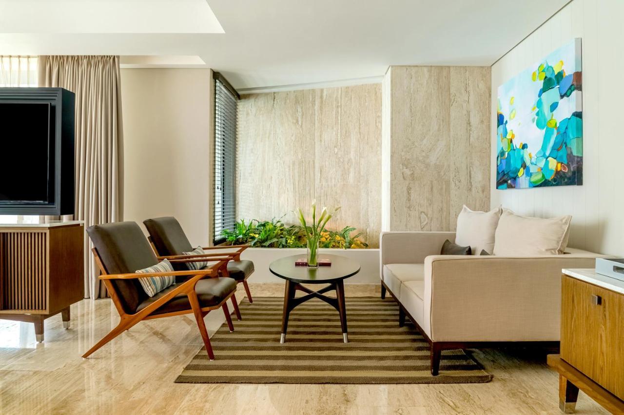 Thompson House 4*